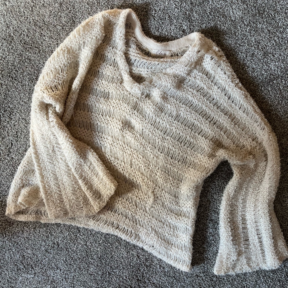 Flowy knit white fall sweater 🍂